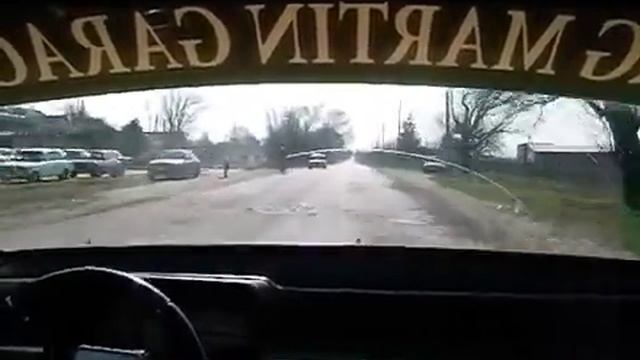 Шашки на дороге от первого лица ВАЗ 2108. Мощная ВАЗ 2108 валит по улицам на Мега Солекс 30/30 смотреть онлайн