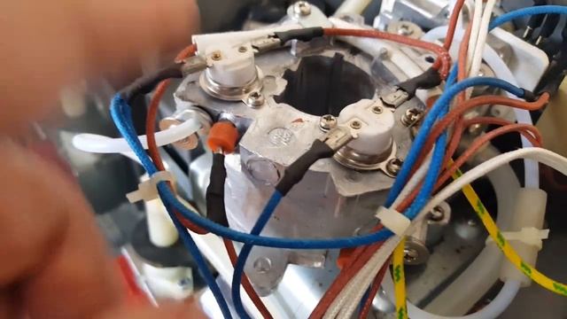 Есть ли смысл покупать DeLonghi EC680 / EC685 / EC785 Dedica если есть ECP? + ENG Subtites смотреть онлайн