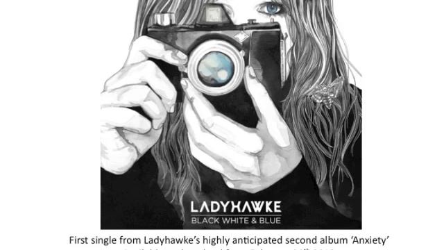 Ladyhawke | Black, White & Blue смотреть онлайн