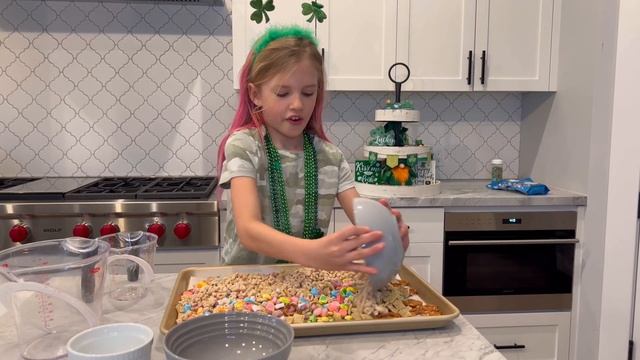 Leprechaun Bait. Who is ready to catch the Leprechaun? смотреть онлайн