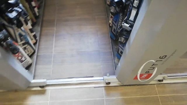 Стеллажи на горнолыжном пункте Проката лыж, сноубордов смотреть онлайн