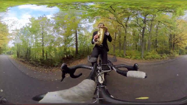 Bike + Saxophone 360 смотреть онлайн