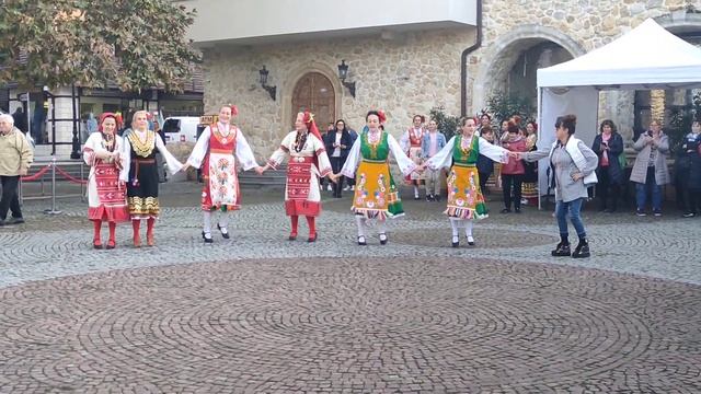 Какие красивые костюмы! смотреть онлайн