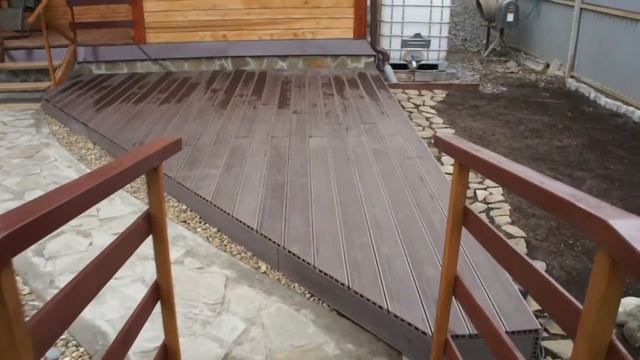 Водоем с деревянным мостиком смотреть онлайн