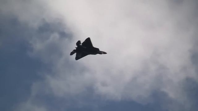 F-22 Power Loop смотреть онлайн