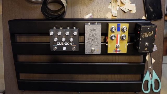 How To Build A PedalBoard! Featuring Mono Pedalboard, Power Supply, And Goodwood Audio! смотреть онлайн
