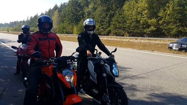 Ktm Super Duke 990 vs Super Duke1290 смотреть онлайн