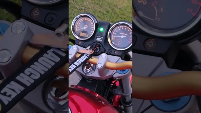 Honda 919 / CB900 Hornet sound clip Two Brothers Racing "stash can" exhaust. смотреть онлайн
