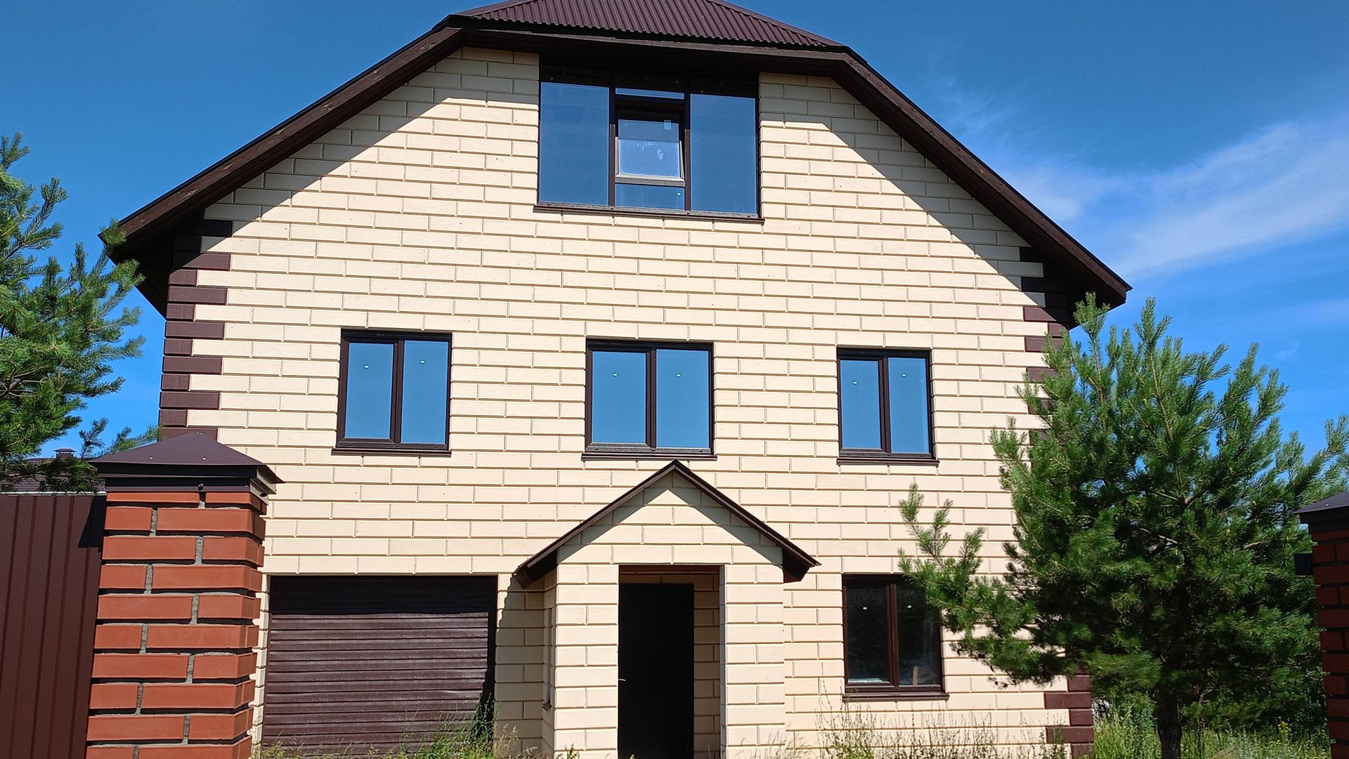 покраска дома из газоблока со снятой фаской