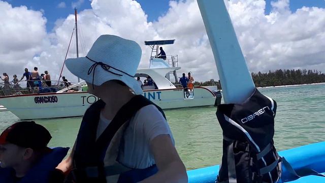 Доминиканы/Пунта Кана/ Купаемся в океане смотреть онлайн