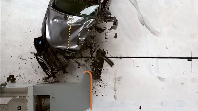 2015 Audi Q5 driver-side small overlap IIHS crash test смотреть онлайн