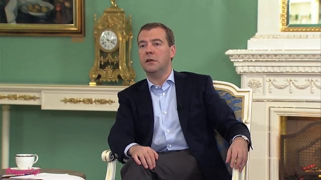 МЕДВЕДЕВ И КРАМАРОВ О ЗАРПЛАТАХ В РОССИИ «В БУТЫЛКАХ» смотреть онлайн