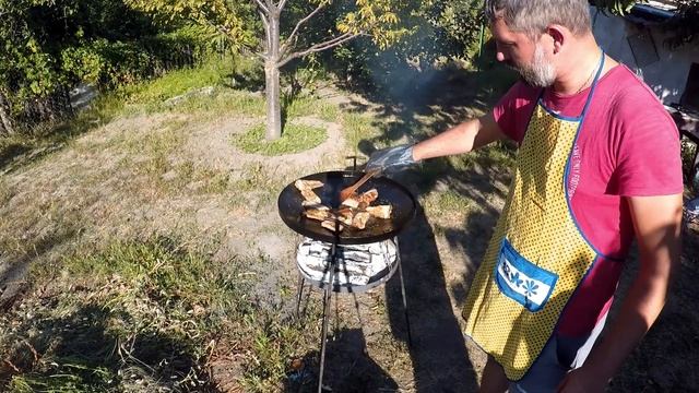 СКОВОРОДА ИЗ ДИСКА/ Жарим Овощи , РЕБРА и Картошку/ РЕБРА С КАРТОФЕЛЕМ НА САДЖЕ смотреть онлайн