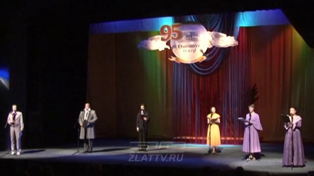 Рассказали со сцены о самих себе. «Омнибус» отметил 95-летие необычным спектаклем смотреть онлайн