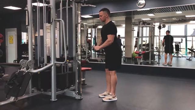 Разгибание рук на трицепс (Кроссовер) смотреть онлайн