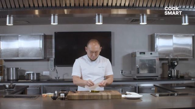 Hand роллы с лососем, манго и авокадо смотреть онлайн