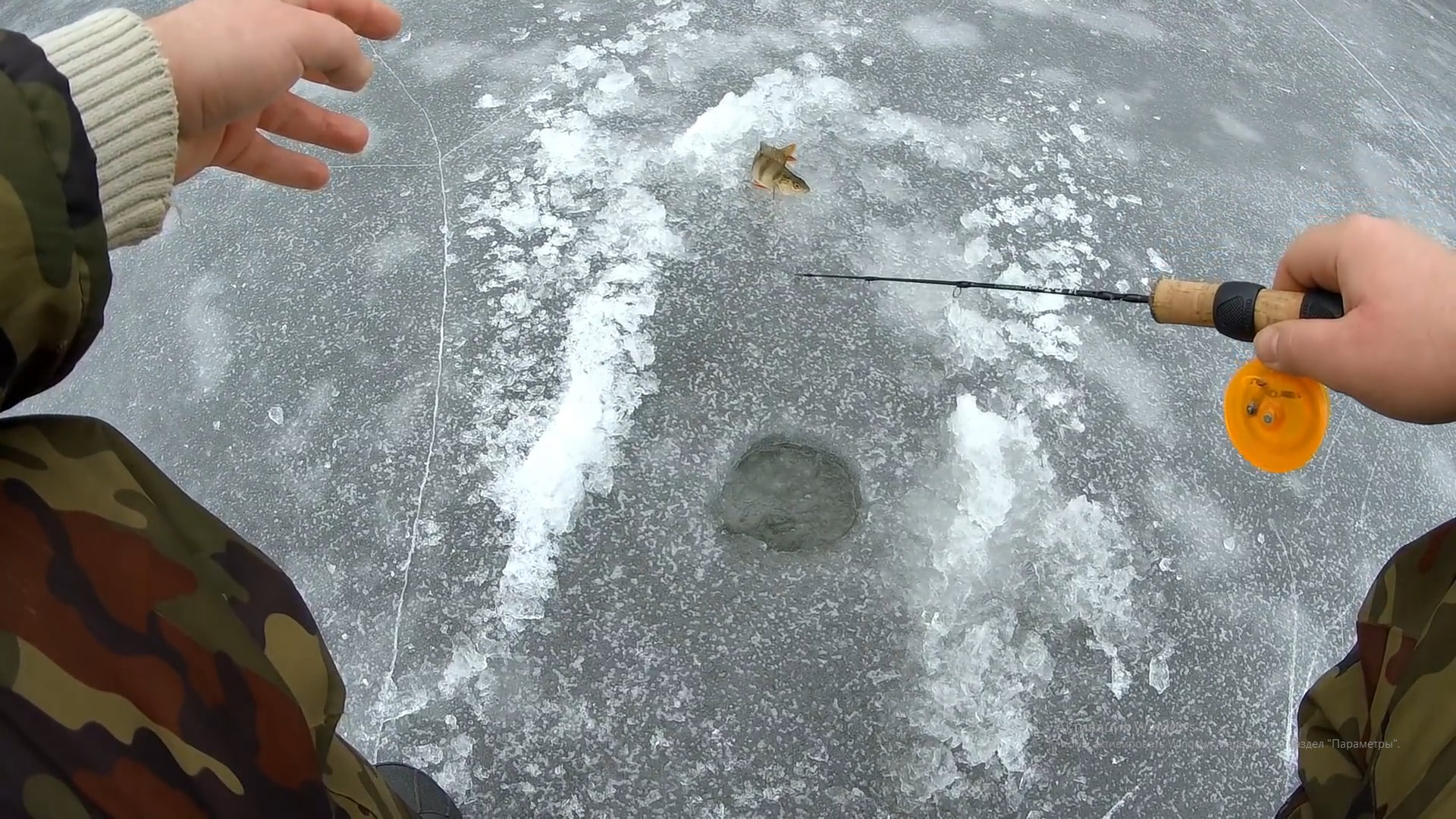 Поехали за плотвой, а поймали окуней. Ловля окуня зимой на блесну, мормышку. Зимняя рыбалка смотреть онлайн