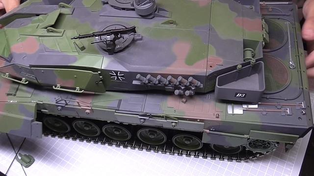 Build the 1:16 Scale Leopard 2A6 Main Battle Tank - Pack 12 - Stages 93-100 - The Completed Model смотреть онлайн