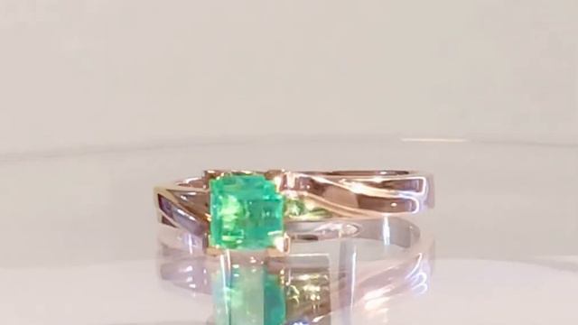 Anello con Smeraldo 0,74 ct in Oro giallo смотреть онлайн