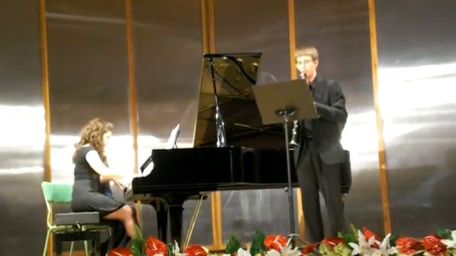 Claude Debussy - Primera Rapsodia Clarinete y Piano - Dúo Clarsphian смотреть онлайн
