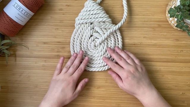 Easy DIY chunky Macrame knot wall hanging! | How to make a Pipa knot | beginner friendly tutorial!? смотреть онлайн