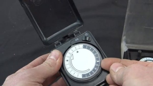 Outdoor Christmas Light Timer-DEMO,SET-UP, AND REVIEW