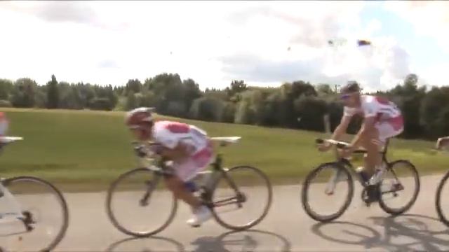 21.Latvijas riteņbraucēju vienības brauciens - 101km grupa distances beigās смотреть онлайн