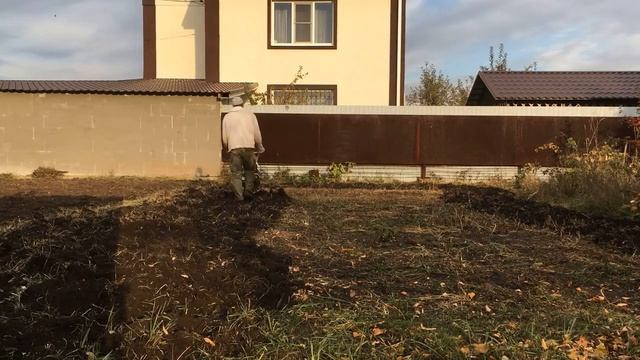 скос травы и культивация земли мотоблоком. смотреть онлайн