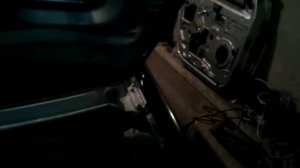 делаем регулируемые упоры капота на рено сандеро