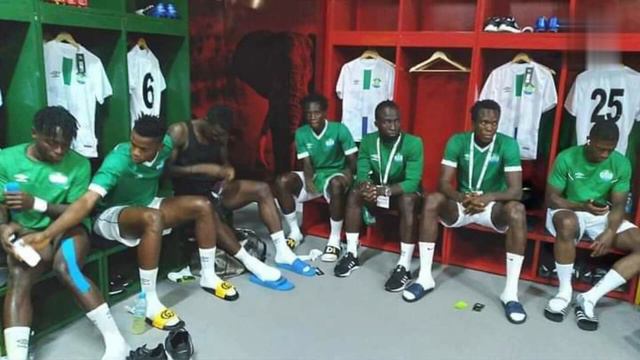 Mr.1ne feat Glary
"Salone Na we dae play" смотреть онлайн