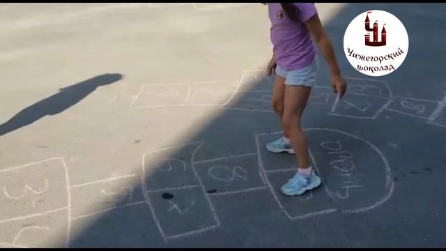 Рисуем на асфальте. Или как играть в классики.