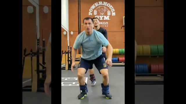 "Раньше мечтал пожать ему руку" Акжол Махмудов вместе проводит время с Романом Власовым смотреть онлайн