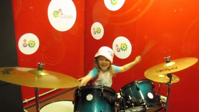 С БАРАБАНОМ ВЕСЕЛЕЙ! смотреть онлайн