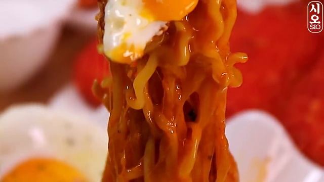 FIRE NOODLES AND Tteokbokki EATING