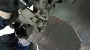 как заменить передние диски / Ford Mondeo 4