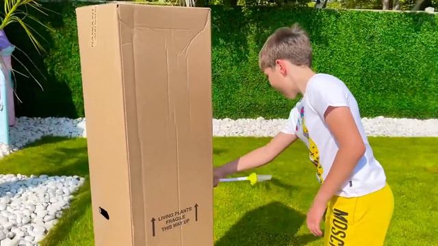 Прятки в огромных коробках смотреть онлайн