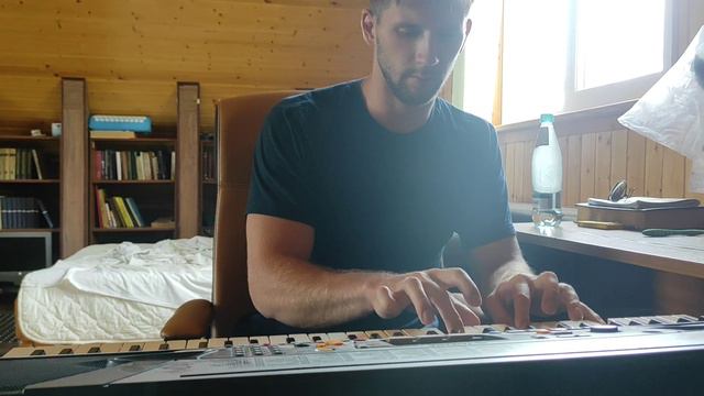 Пытаюсь играть на пианино смотреть онлайн