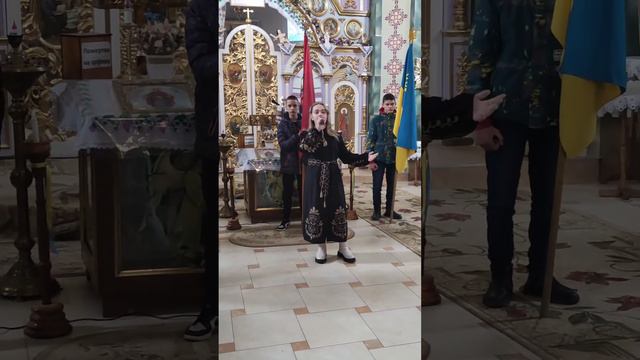 "Чому родина не співає за столом". Медвідь Діана. смотреть онлайн