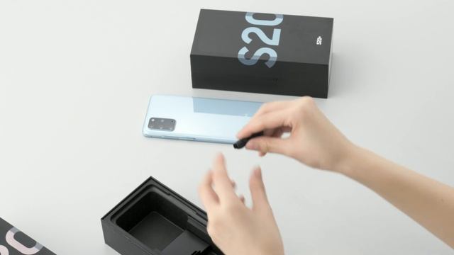 Unboxing the Galaxy S20 and S20+ | Samsung смотреть онлайн