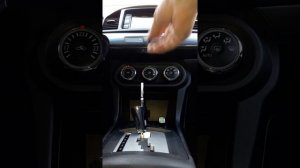 Снятие и установка рукоятки рычага АКПП на Mitsubishi Lancer X