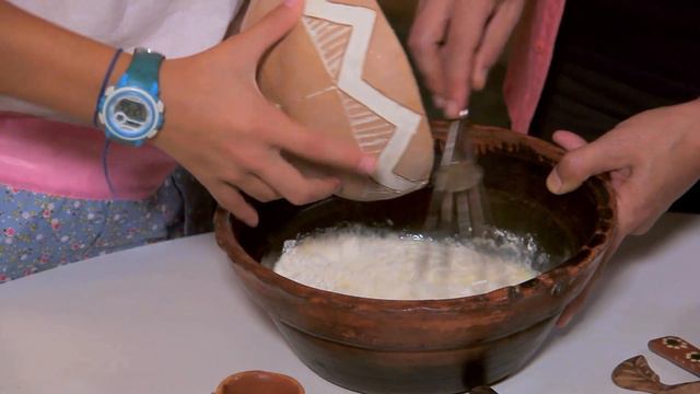 Panqueques con harina de algarroba - Maco - MUCHAS MANOS EN EL PLATO смотреть онлайн