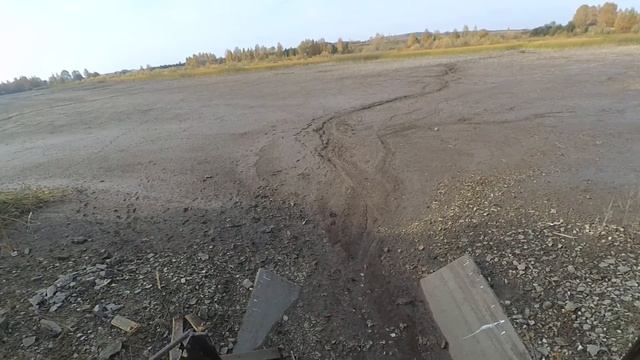 как собирают рыбу в настоящем специальном пруду . пруд для рыбоводства. смотреть онлайн