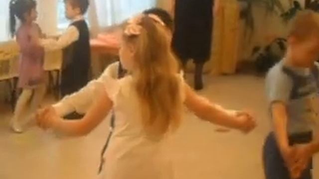 Наш первый вальс.AVI смотреть онлайн