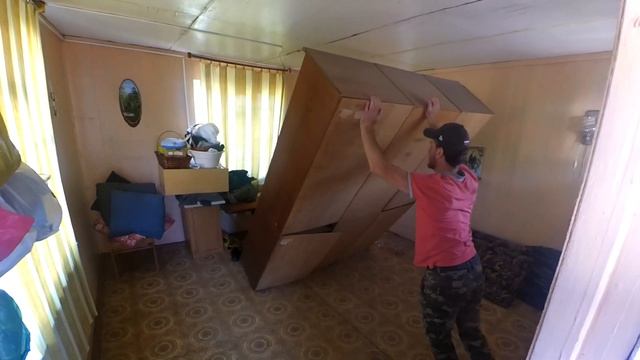 Едем вывозить старую мебель с дачи в гараж смотреть онлайн