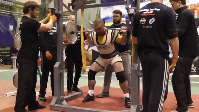 042 Ищенко Павел. Приседания 300 кг . Кубок Мира 2015 (GPA/UPC - GPA-IPO & GPA-D) смотреть онлайн