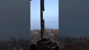 Обстрел украинских позиций в руинах Крынок магниевыми зажигалками 9М22С из РСЗО «Град».