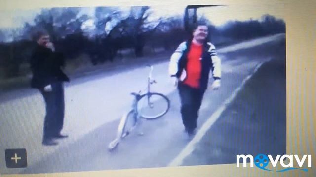 Рыба рвётся на берег. Классный момент.Прикольные моменты и фото. Советую посмотреть. смотреть онлайн