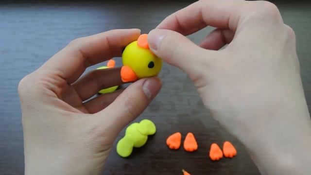 Поделки на Пасху своими руками. Пасхальный цыпленок. Лепим из пластилина Play Doh. смотреть онлайн