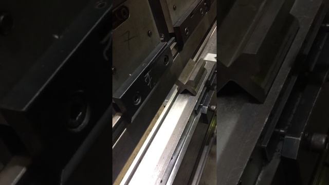 Изготовление деталей: гибка кронштейнов из нержавейки смотреть онлайн