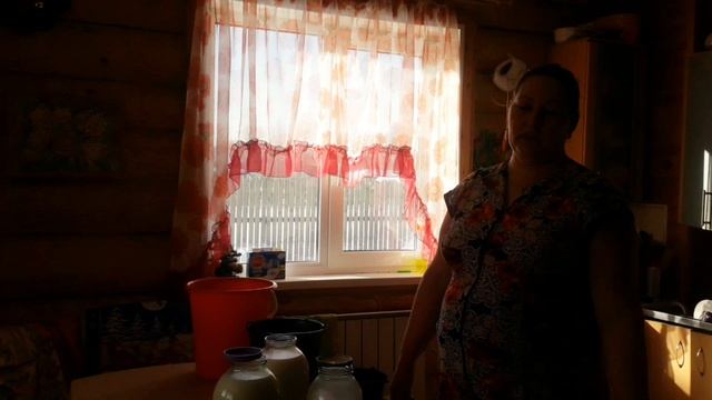 Сколько корова даёт молока? Старшая дочка приехала на денёк. смотреть онлайн